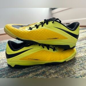 Nike Hypervenom Phelon TS Soccer Shoes Indoor Boys Size 5Y Vibrant Yellow